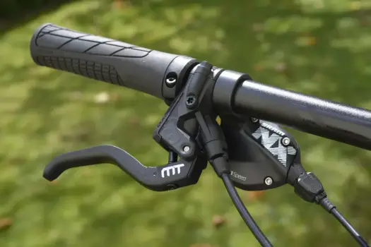 Miękka klamka? Odpowietrz hamulce hydrauliczne w rowerze