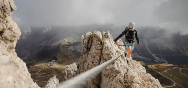 Ferrata - jak zacząć? Sprzęt, trudność i bezpieczne przygotowanie