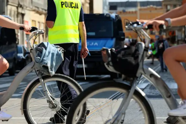 Czy można przejeżdżać rowerem przez pasy? Sprawdź ważne przepisy